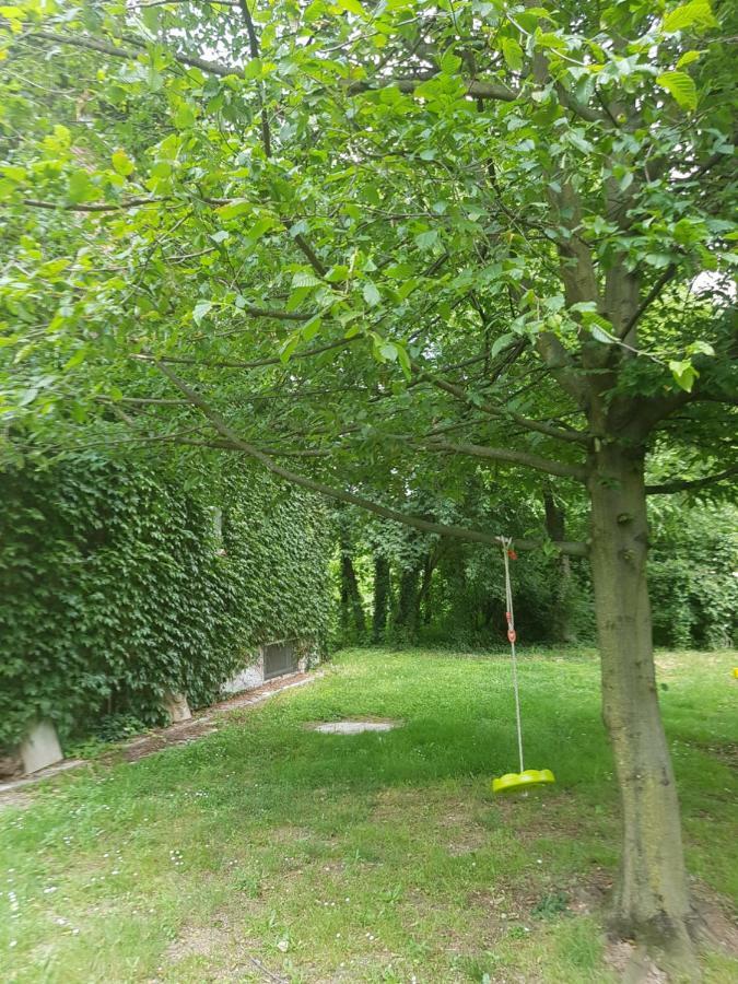 Le Case Nel Bosco Vanzago Eksteriør bilde